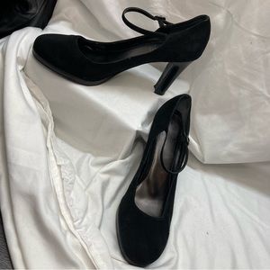 Fal Chi (Carlos) Suede Round Toe High Heel Shoes w/ Ankle Straps Size 39 Black.